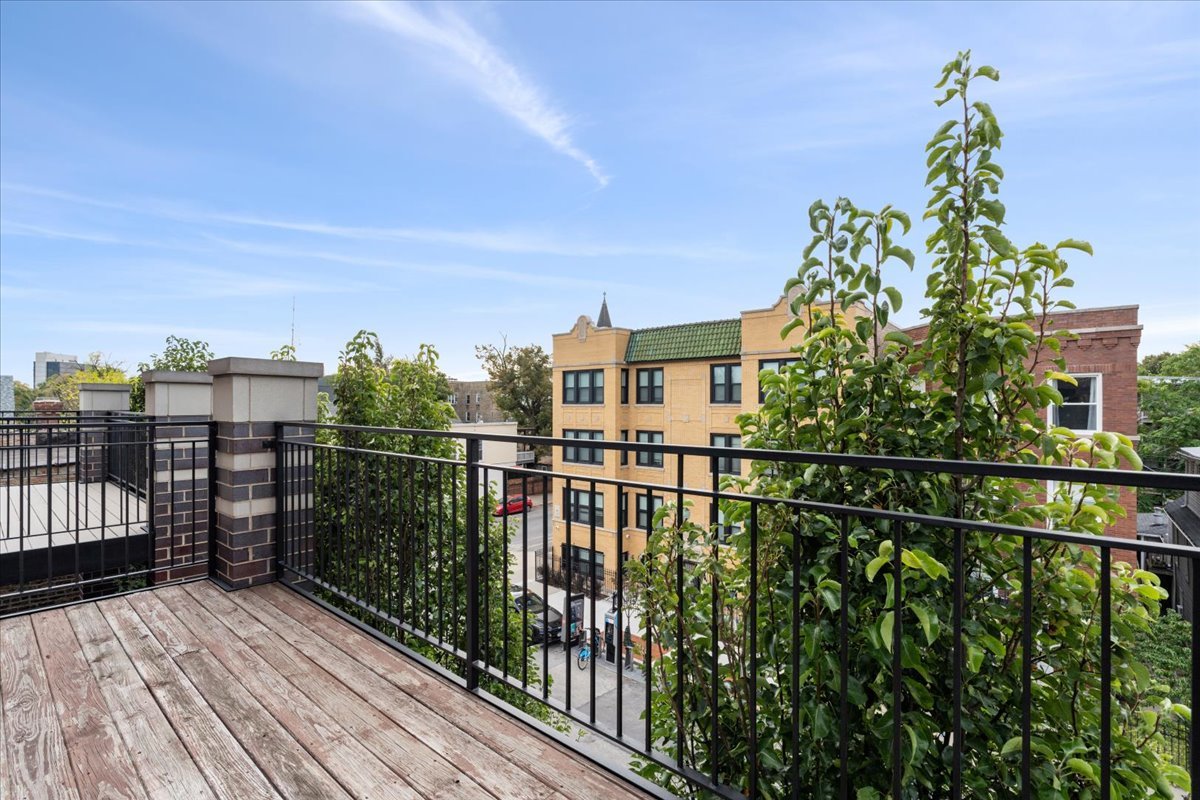 3004 W Lyndale Street Unit: 3W