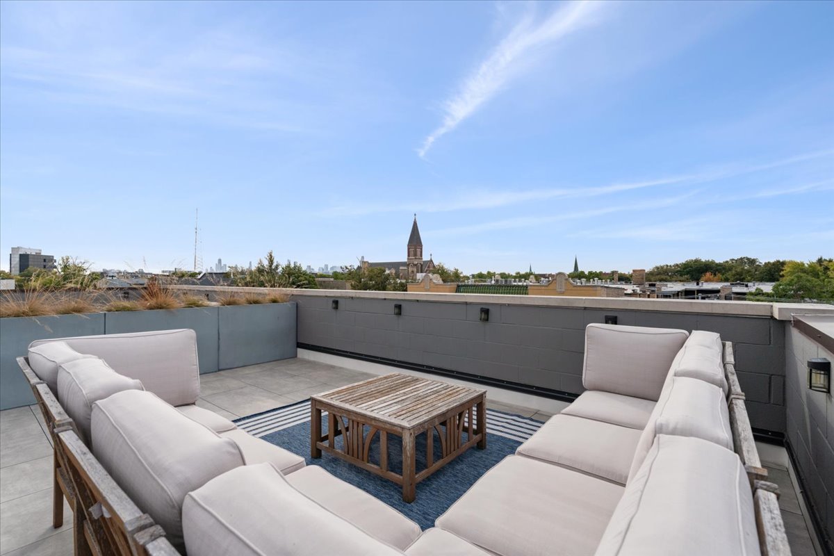 3004 W Lyndale Street Unit: 3W