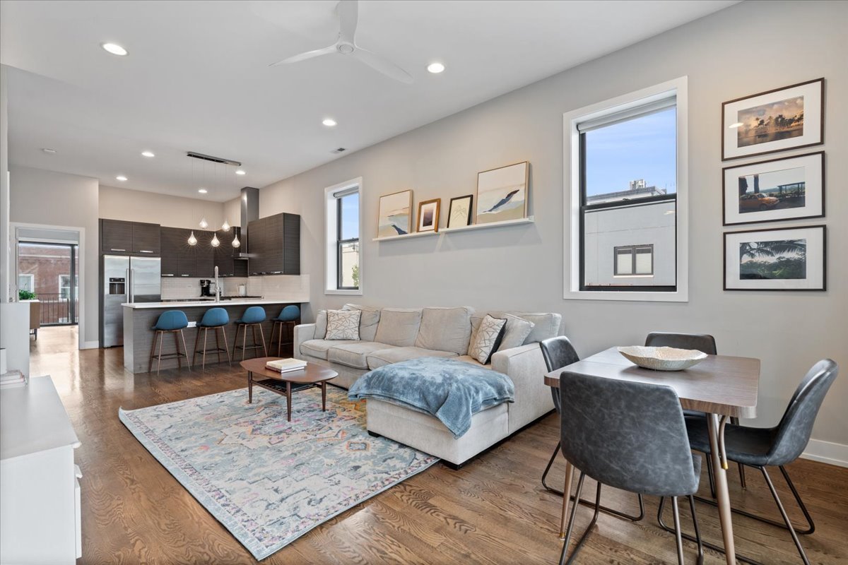 3004 W Lyndale Street Unit: 3W