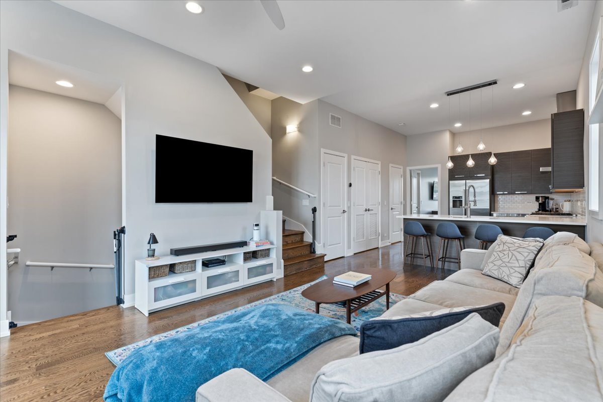 3004 W Lyndale Street Unit: 3W