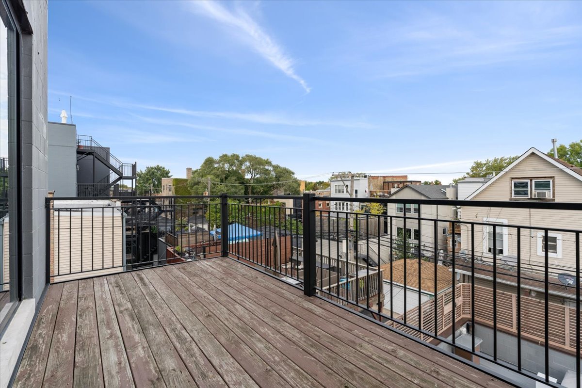 3004 W Lyndale Street Unit: 3W