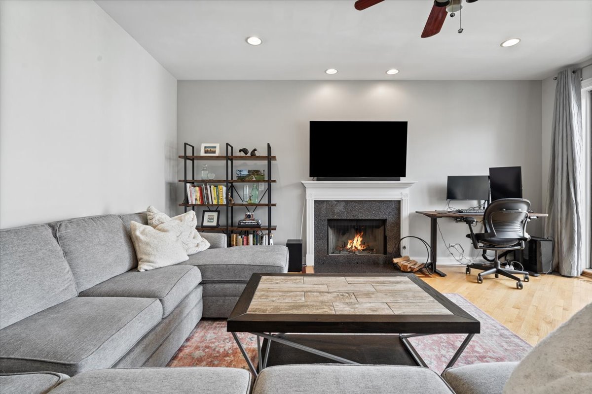 1541 W Chestnut Street Unit: 2