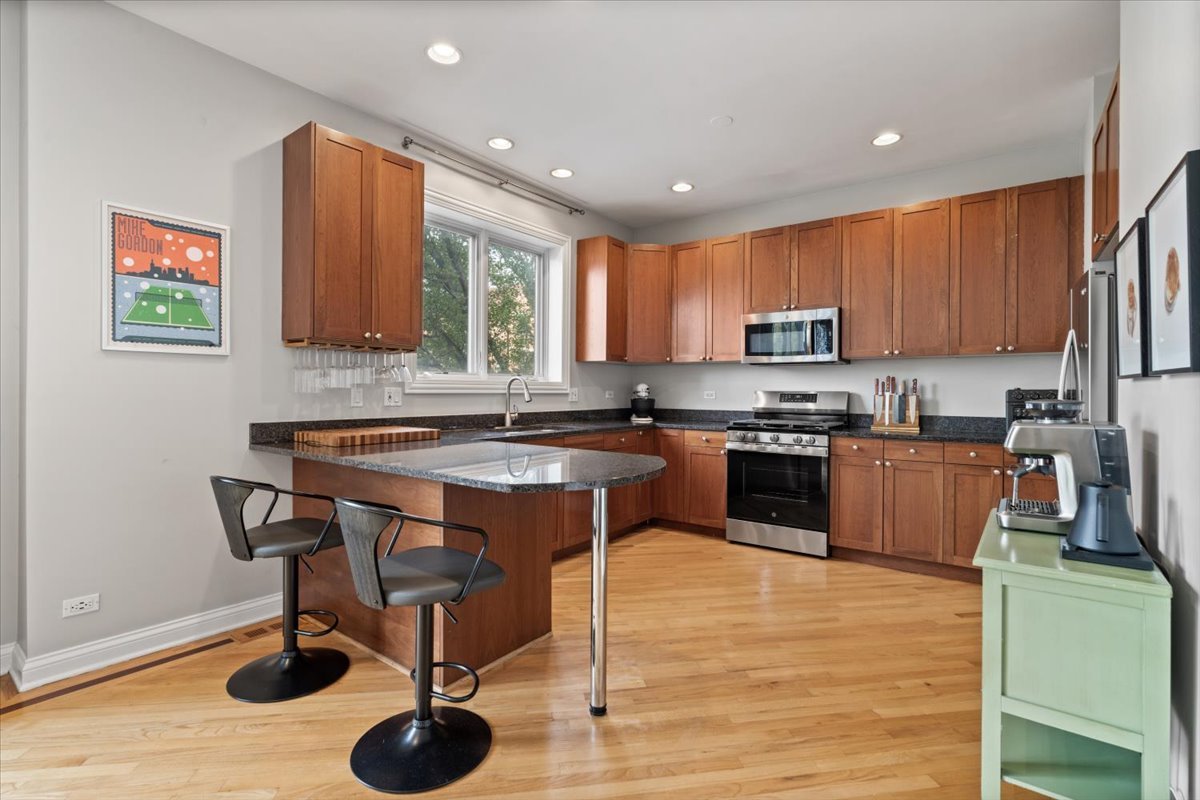 1541 W Chestnut Street Unit: 2