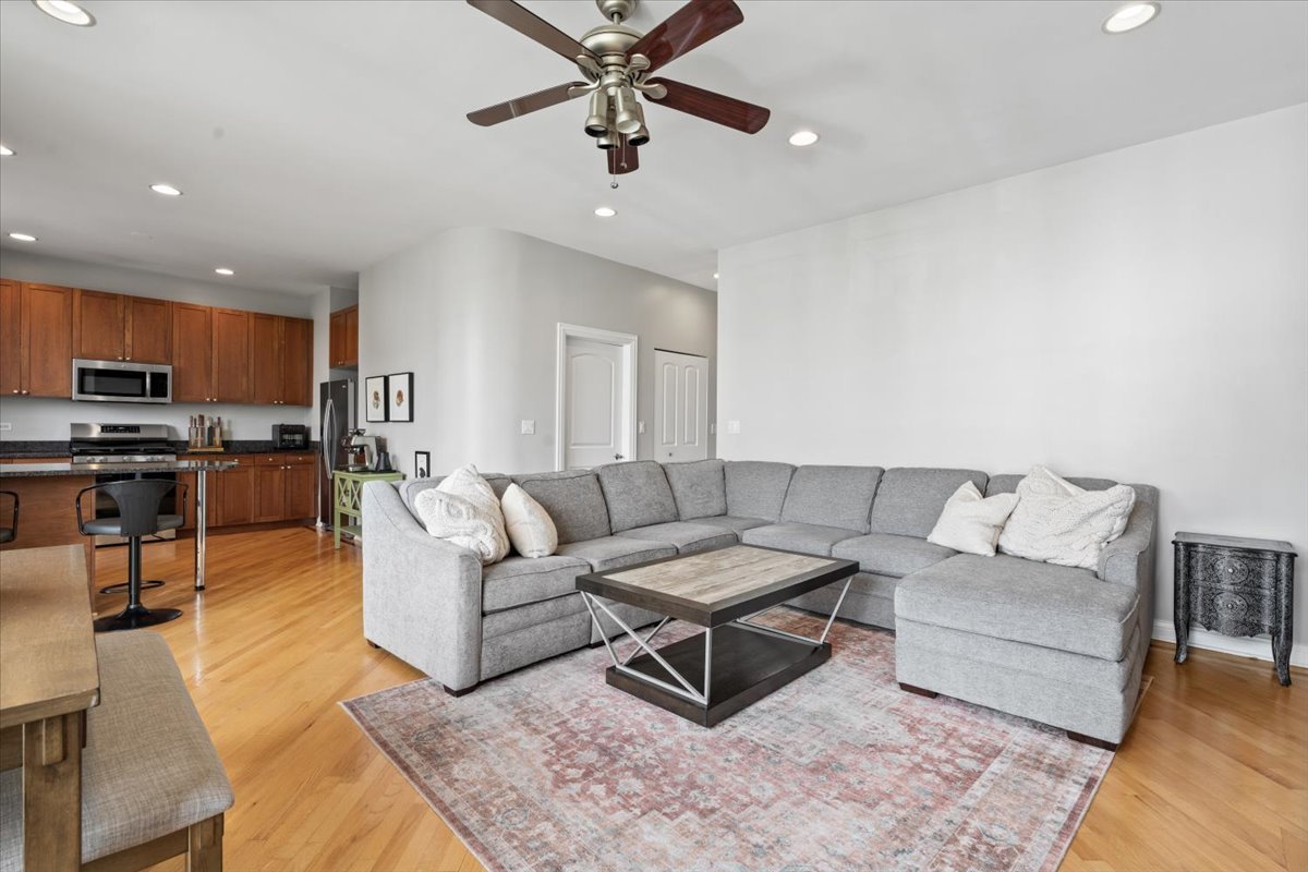 1541 W Chestnut Street Unit: 2