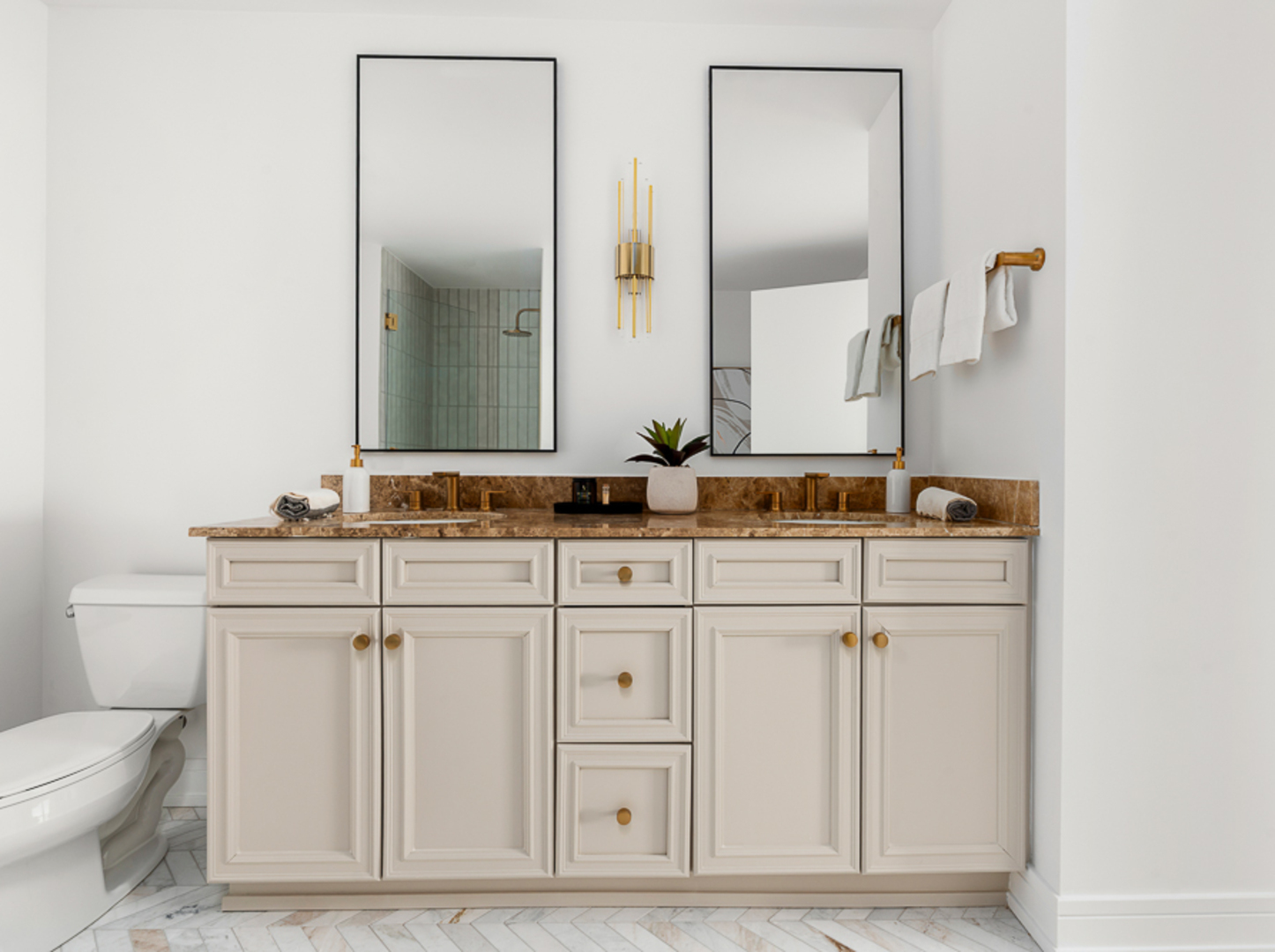 130 N Garland Court Unit: 3403