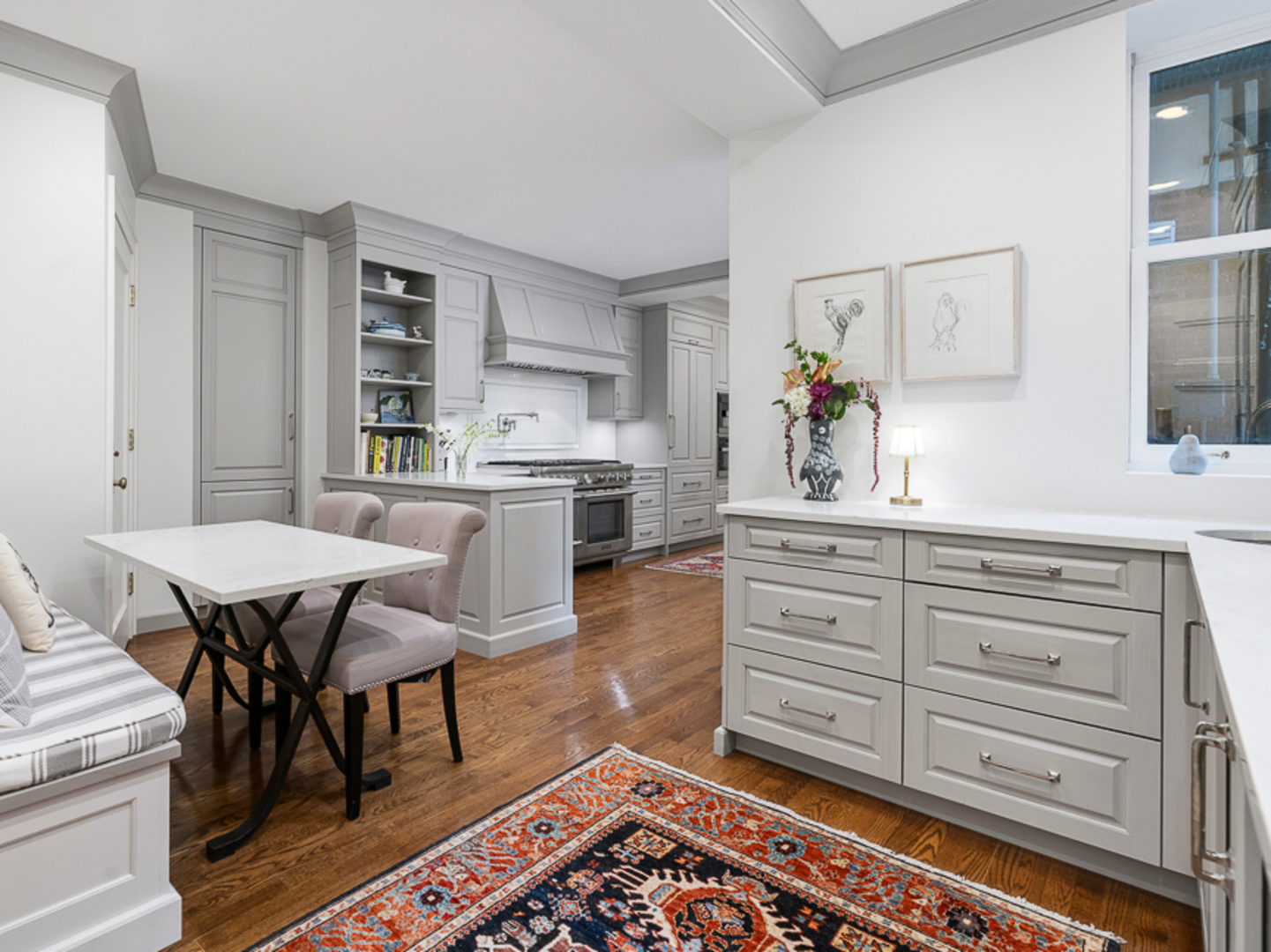 232 E WALTON Place Unit: 5E