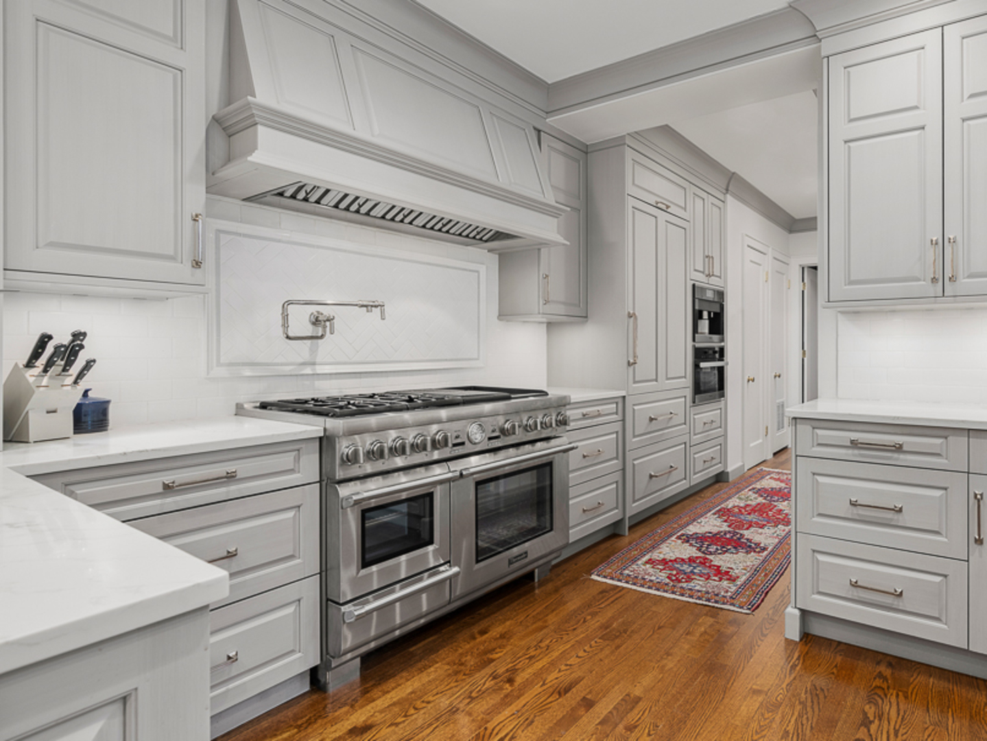 232 E WALTON Place Unit: 5E