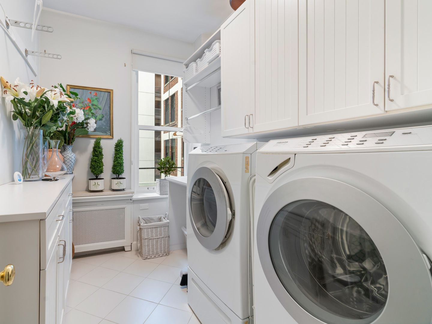 232 E WALTON Place Unit: 5E