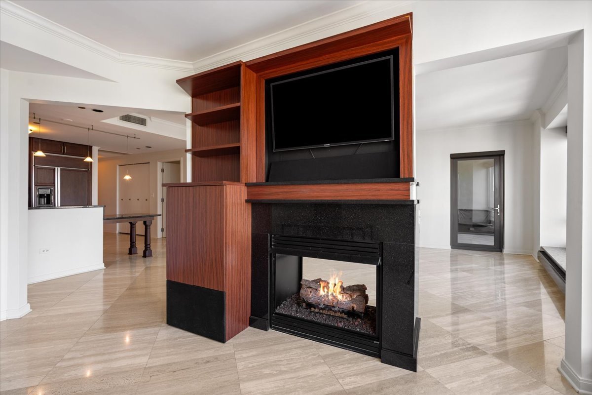 130 N GARLAND Court Unit: 3702