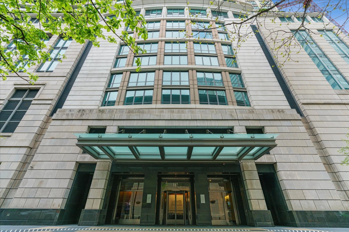 130 N GARLAND Court Unit: 3702