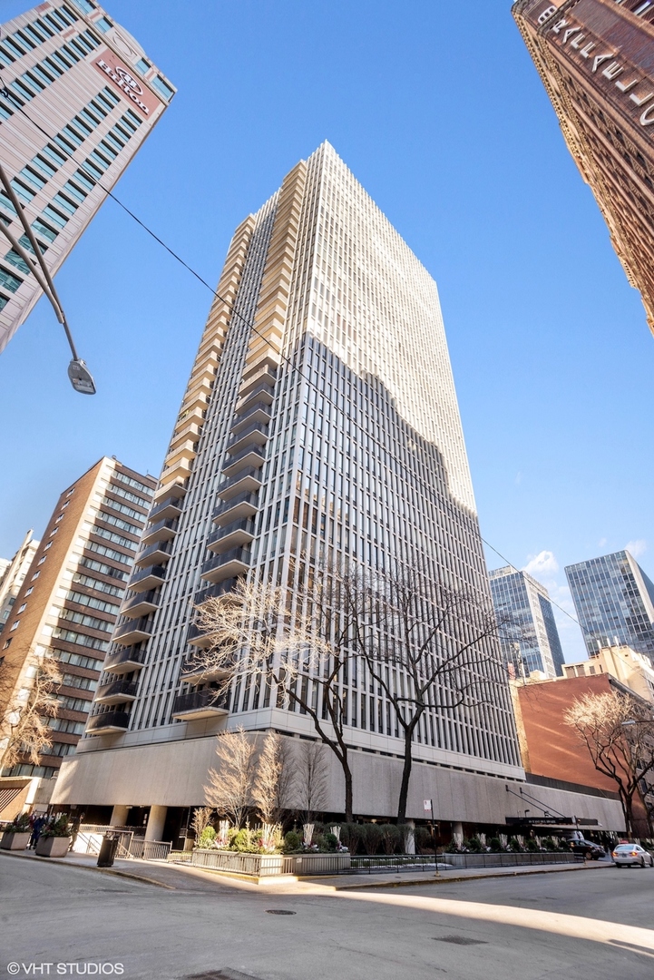 200 E Delaware Place Unit: 22D