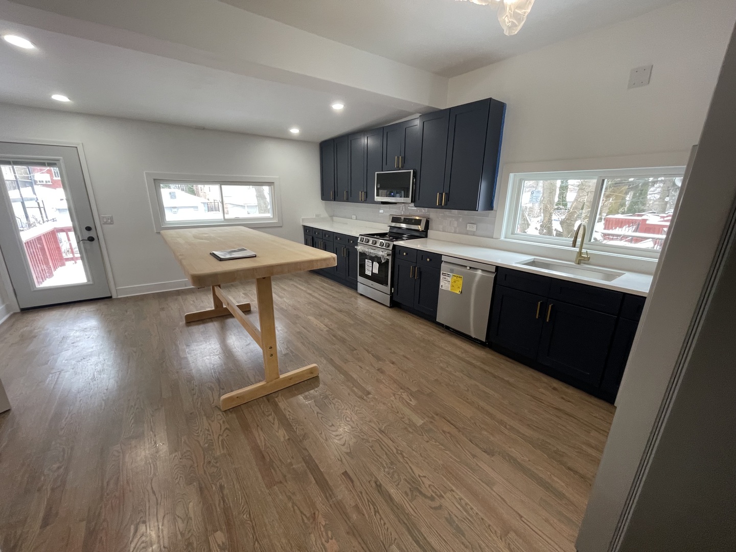 6065 N Hermitage Avenue