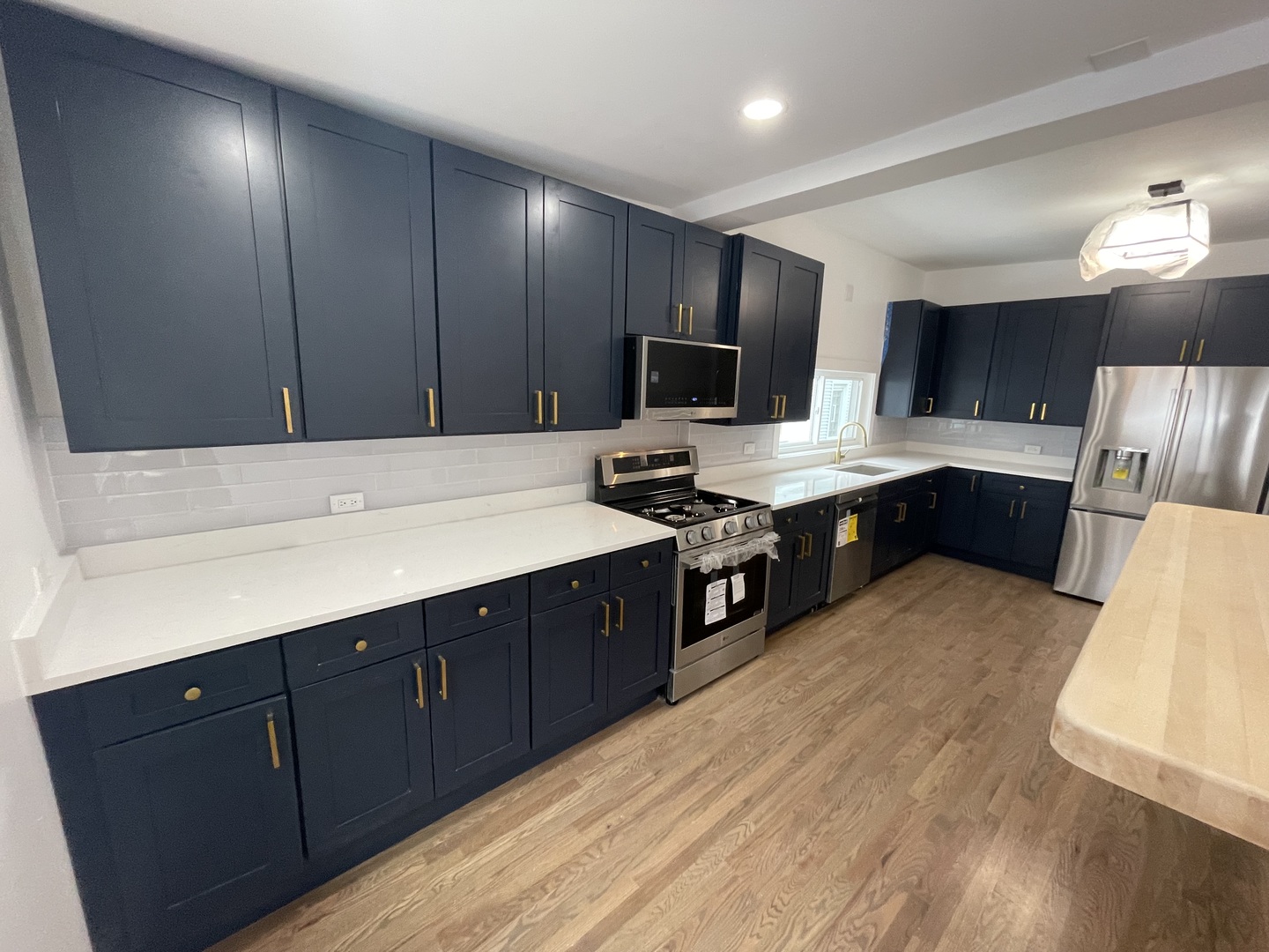 6065 N Hermitage Avenue