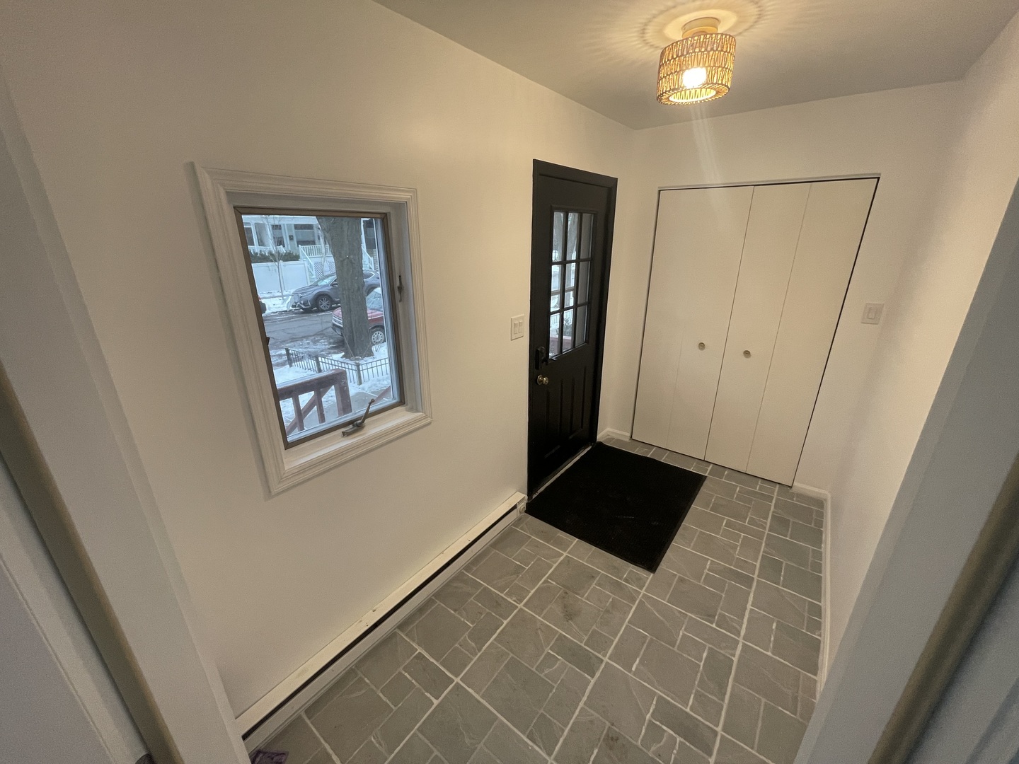 6065 N Hermitage Avenue