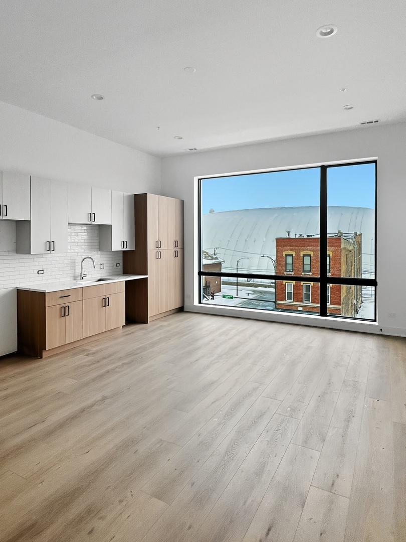 1304 S Ashland Avenue Unit: 300