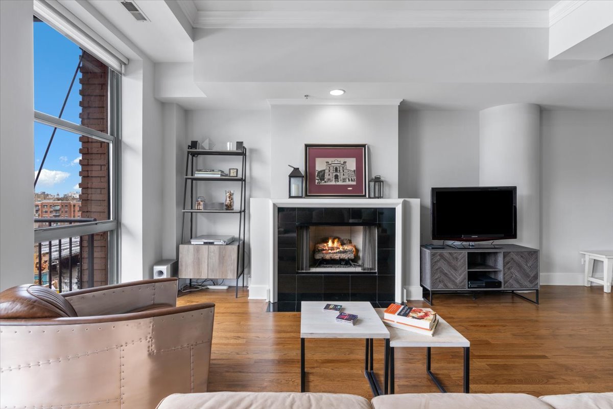 165 N Canal Street Unit: 706