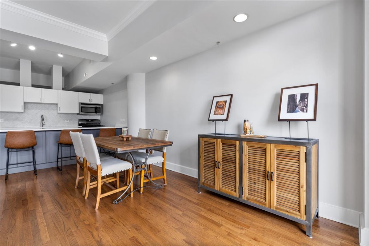 165 N Canal Street Unit: 706