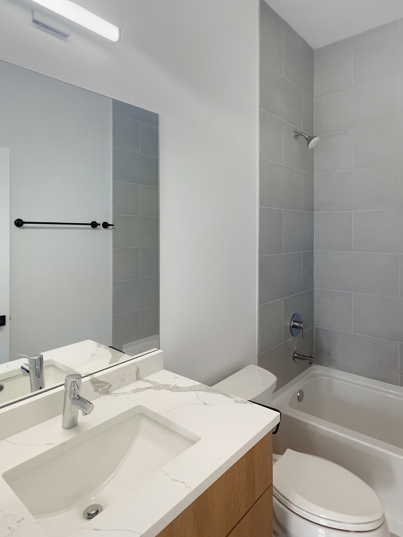 1304 S Ashland Avenue Unit: 400