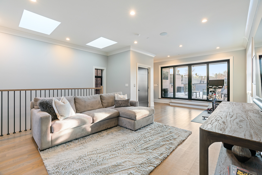 2044 N Fremont Street