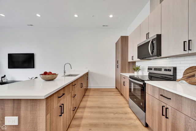 1612 W Hastings Street Unit: 301