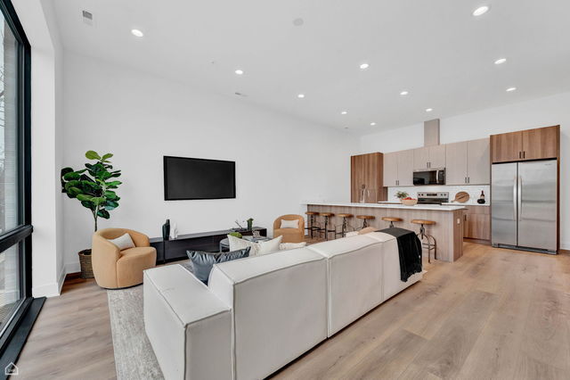 1612 W Hastings Street Unit: 301