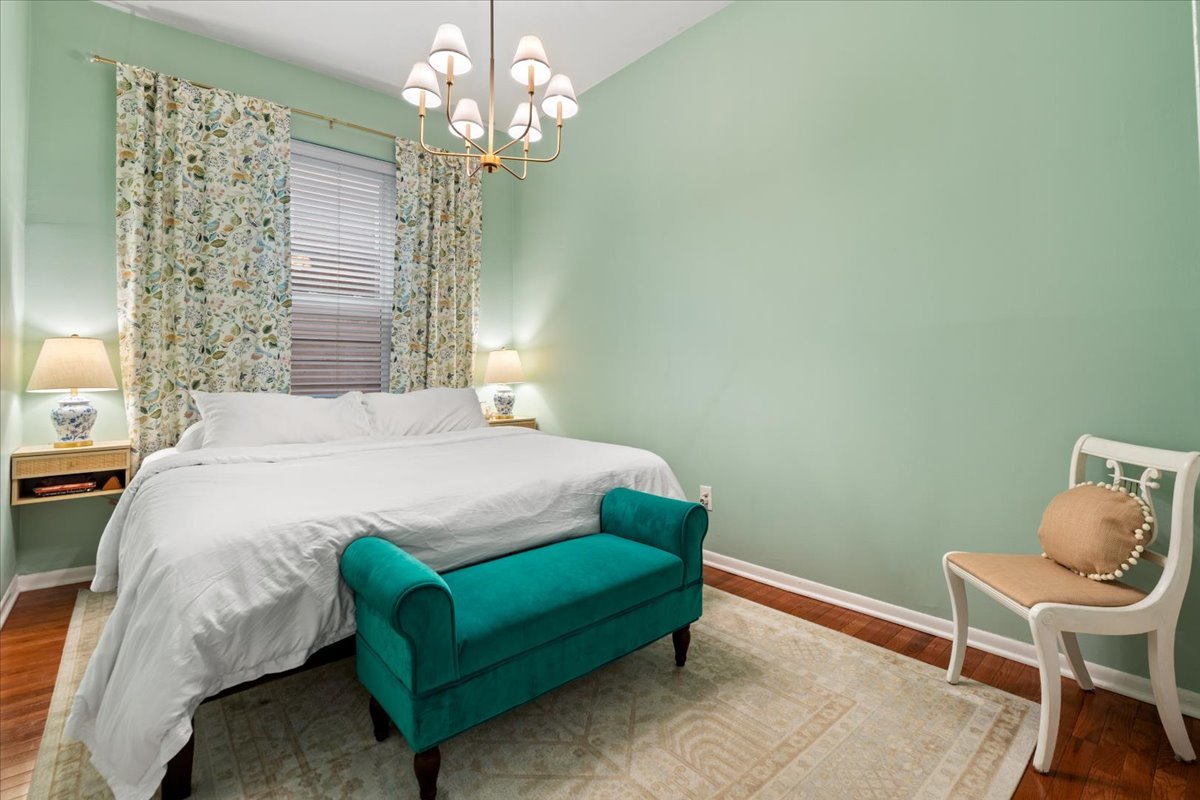 1051 W Barry Avenue Unit: 2W