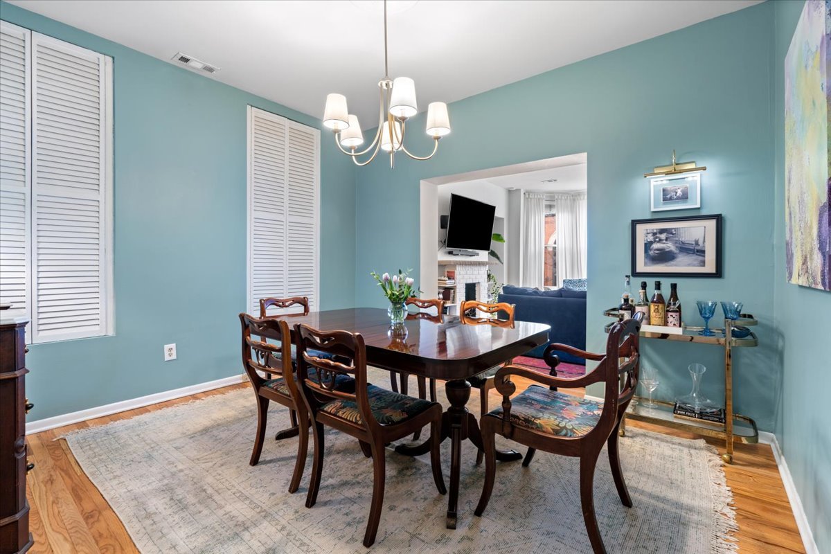 1051 W Barry Avenue Unit: 2W