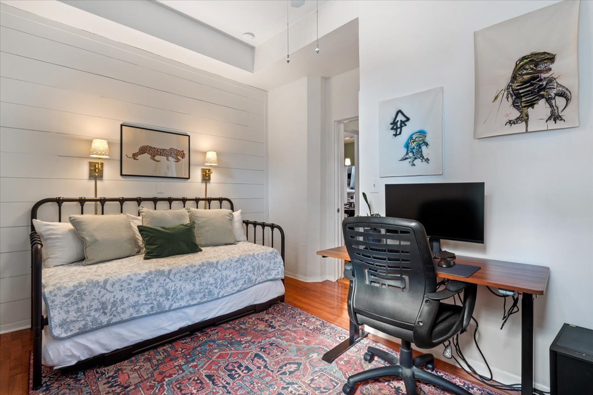 1051 W Barry Avenue Unit: 2W