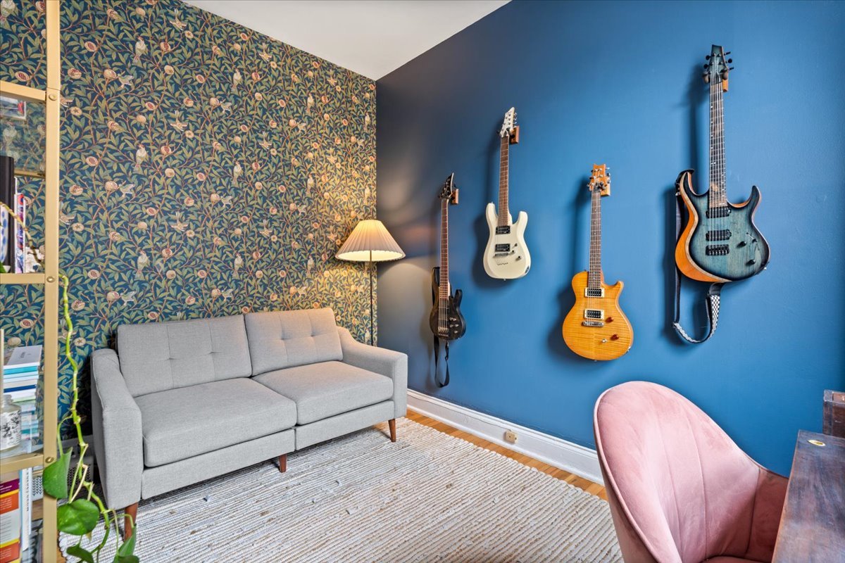 1051 W Barry Avenue Unit: 2W