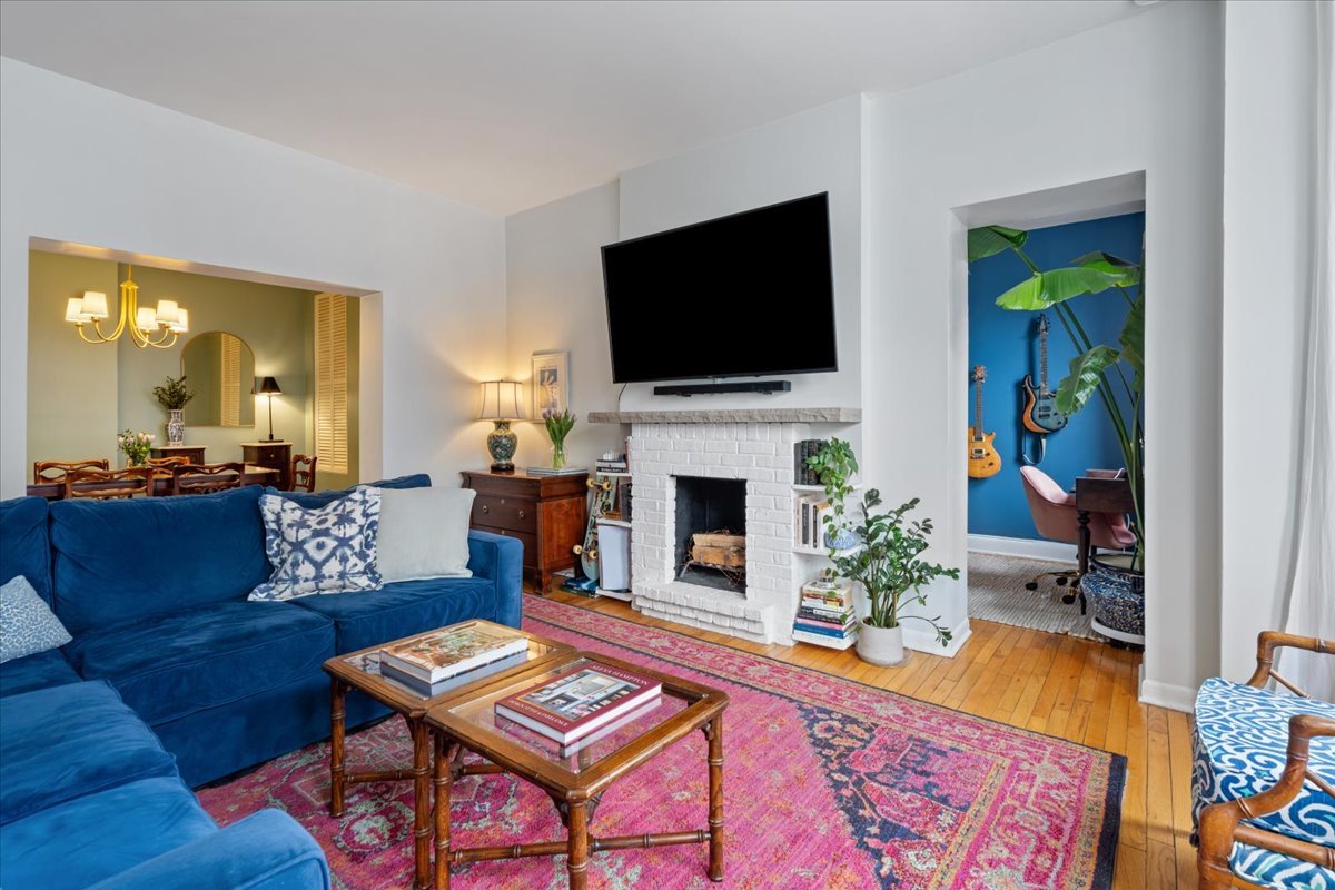 1051 W Barry Avenue Unit: 2W