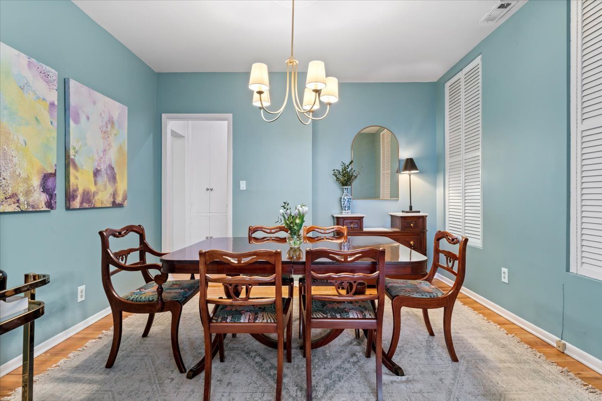 1051 W Barry Avenue Unit: 2W