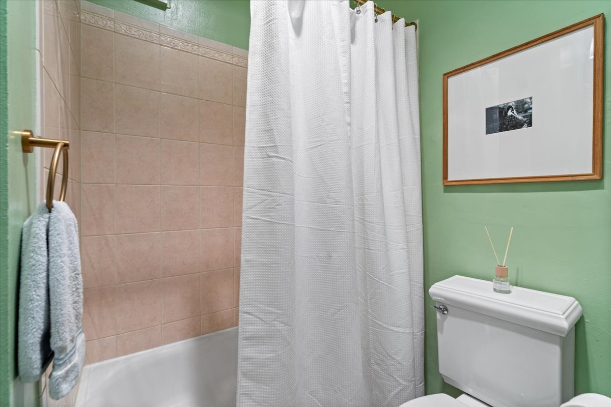 1051 W Barry Avenue Unit: 2W