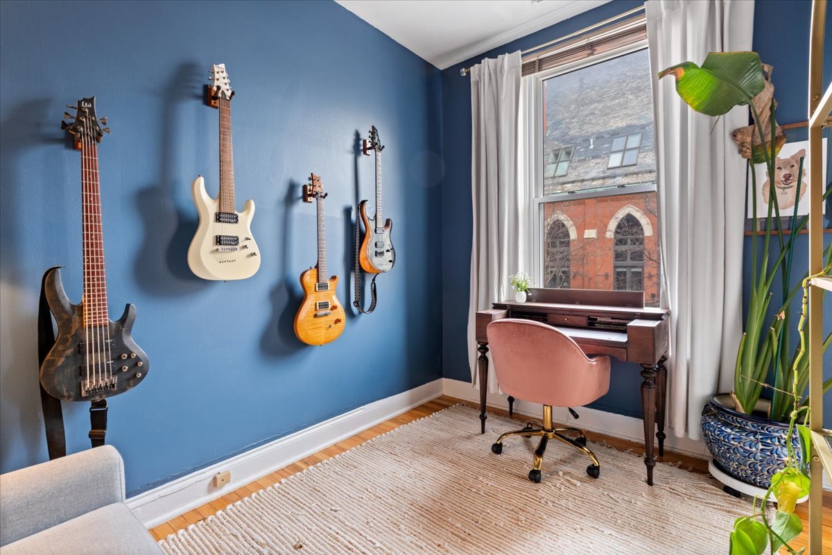 1051 W Barry Avenue Unit: 2W