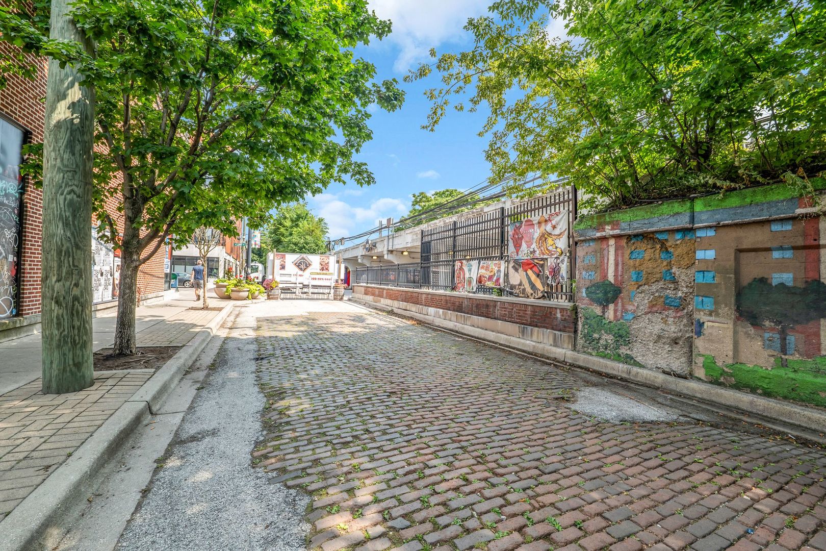 1409-11 W Lunt Avenue