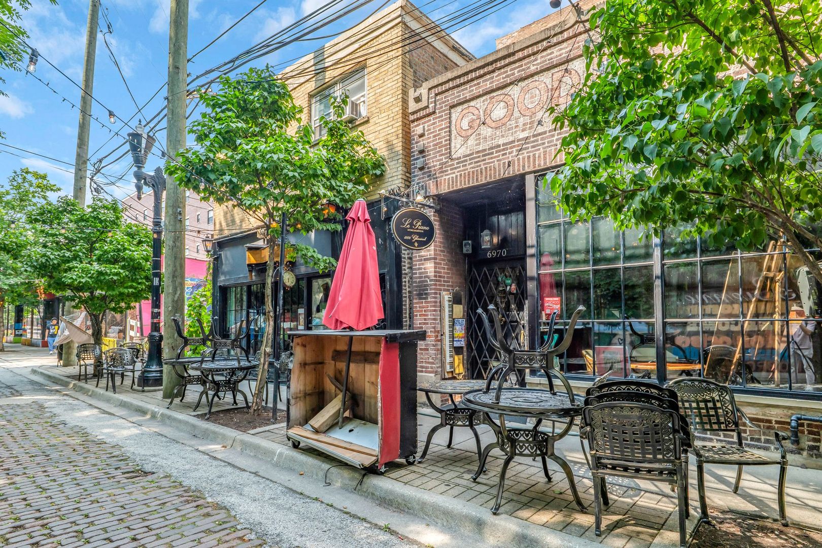 1409-11 W Lunt Avenue