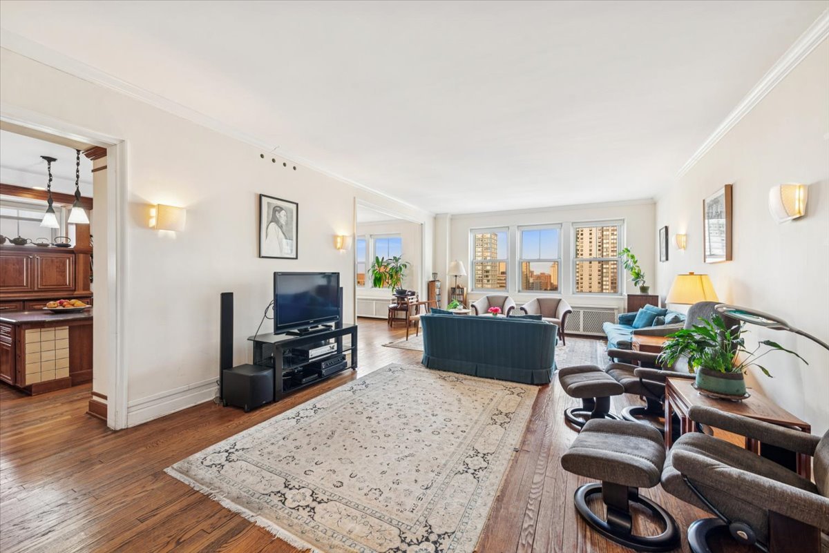 5555 N SHERIDAN Road Unit: 1011