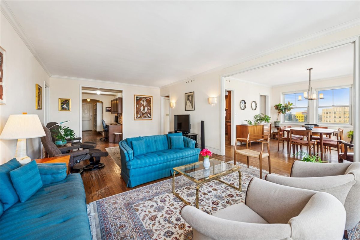 5555 N SHERIDAN Road Unit: 1011