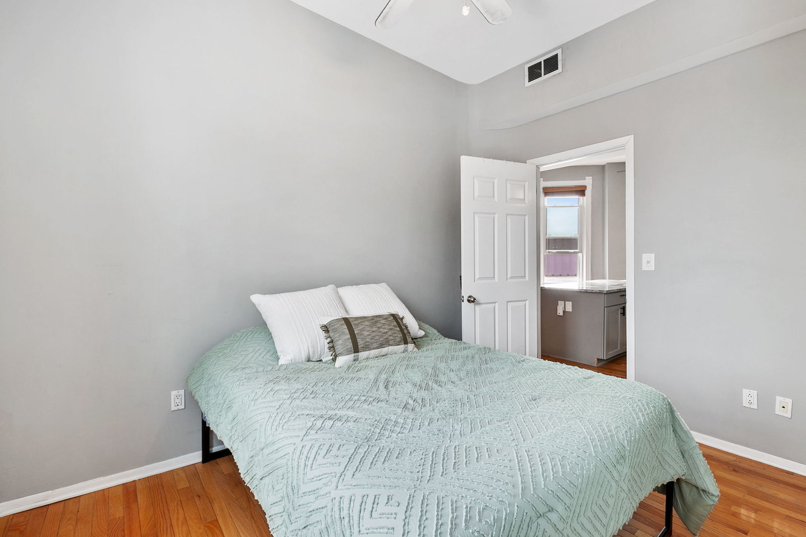 2200 N Clybourn Avenue Unit: 3