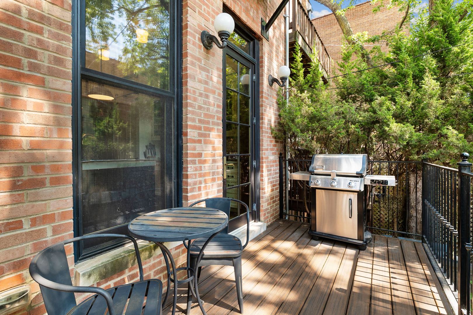 437 W Webster Avenue