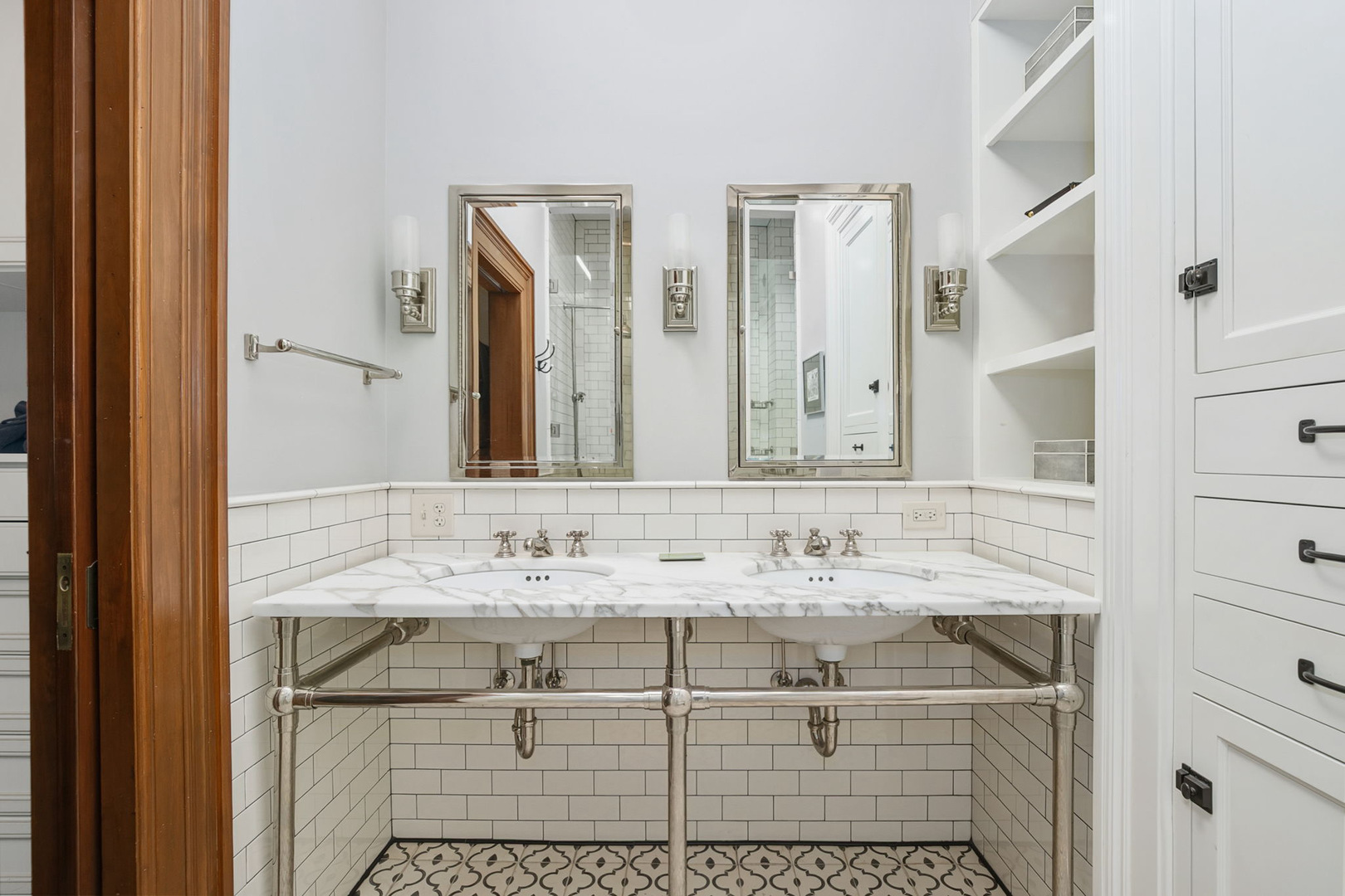 437 W Webster Avenue