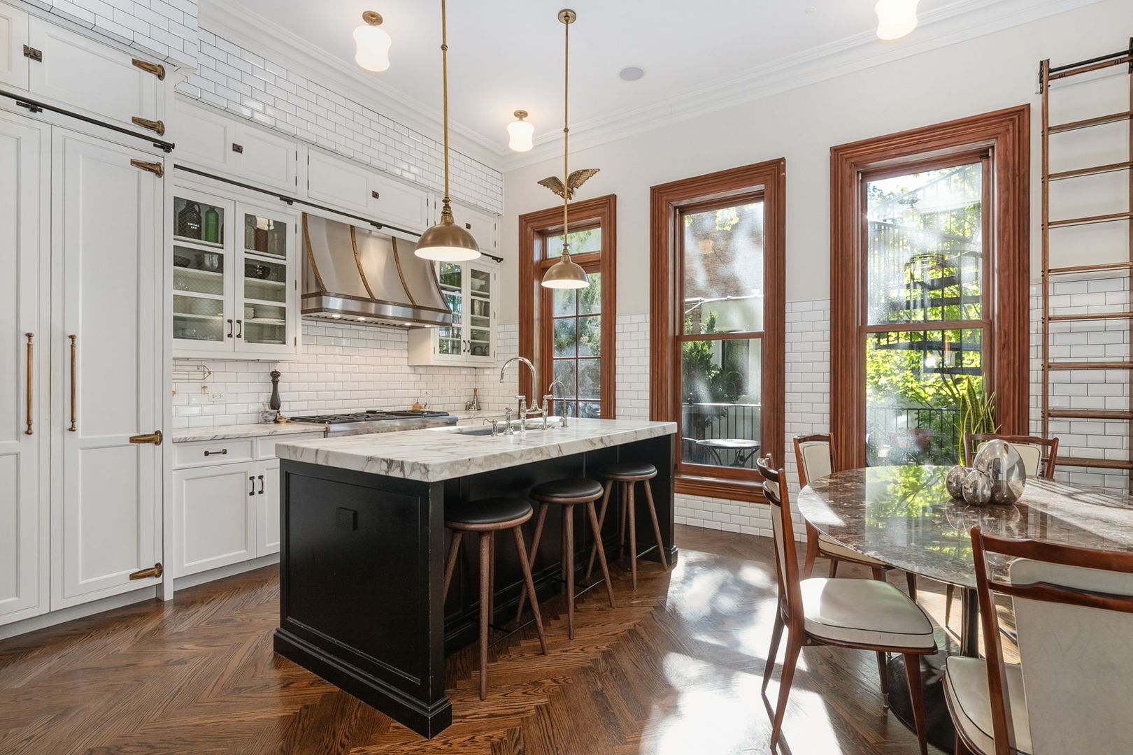 437 W Webster Avenue