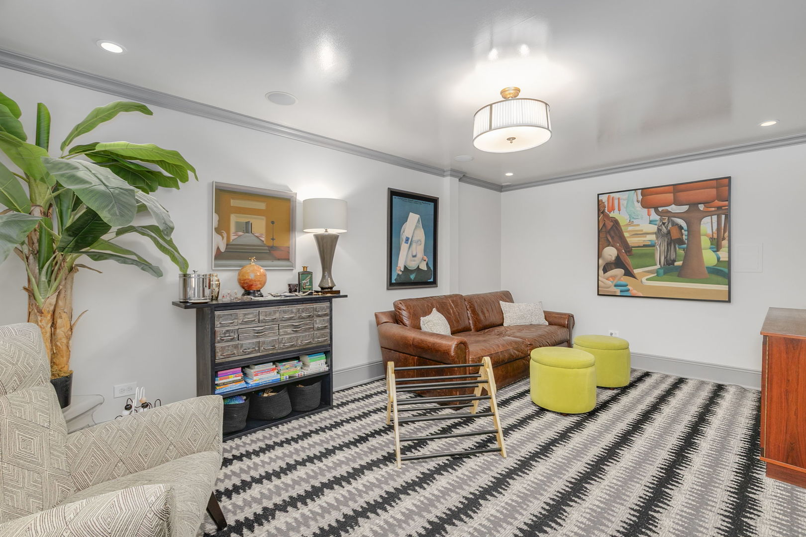 437 W Webster Avenue