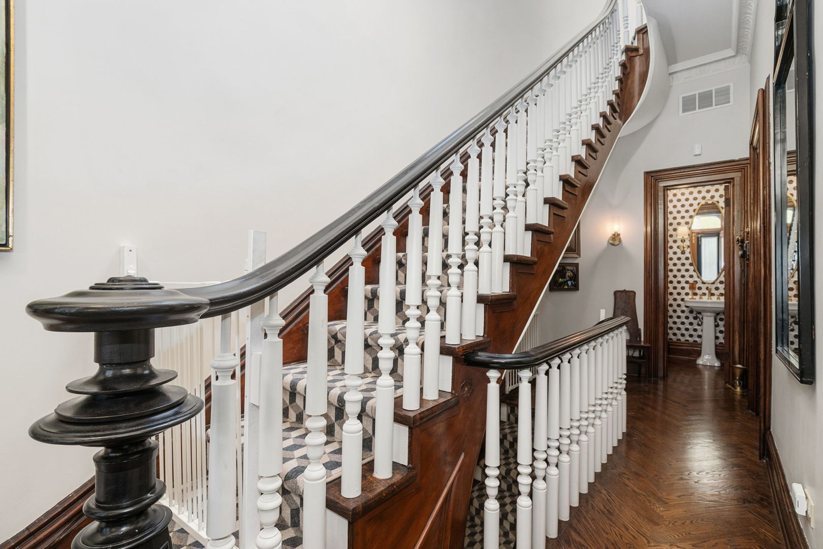 437 W Webster Avenue