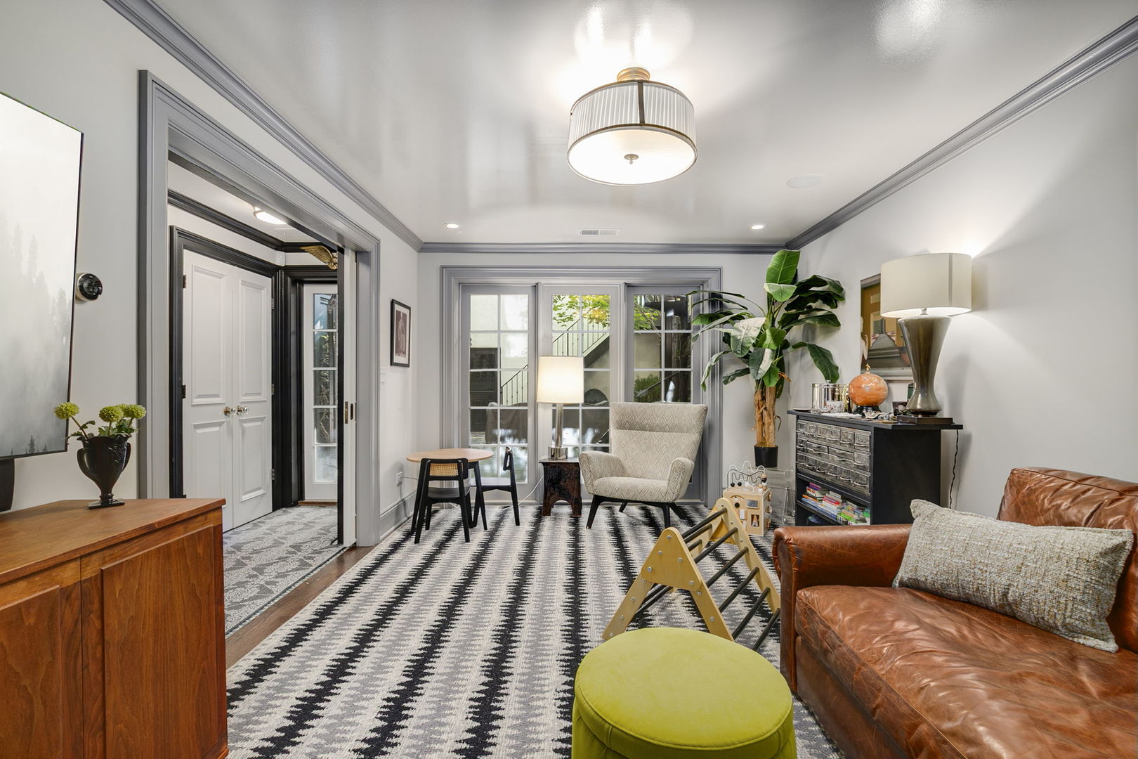 437 W Webster Avenue