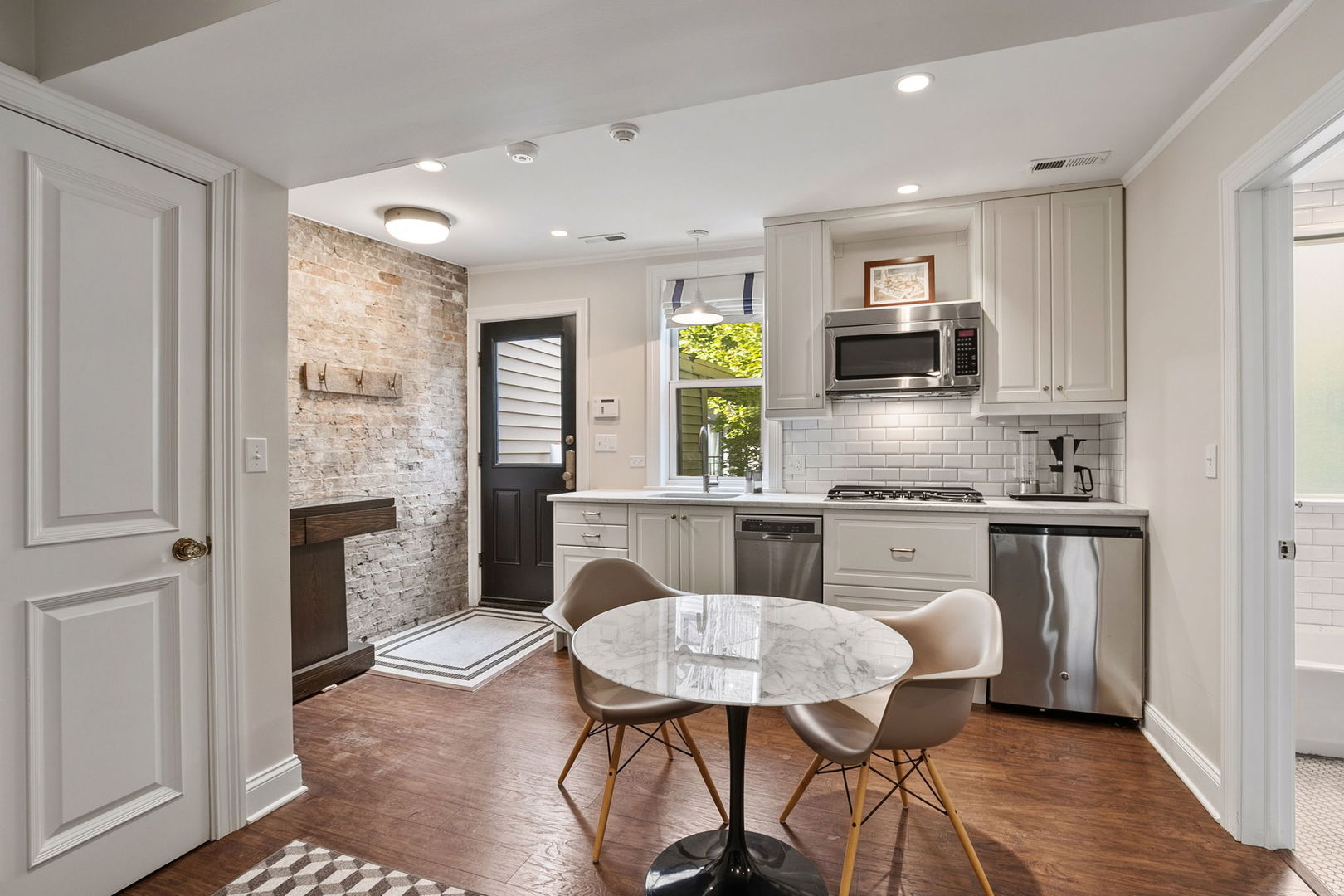 437 W Webster Avenue