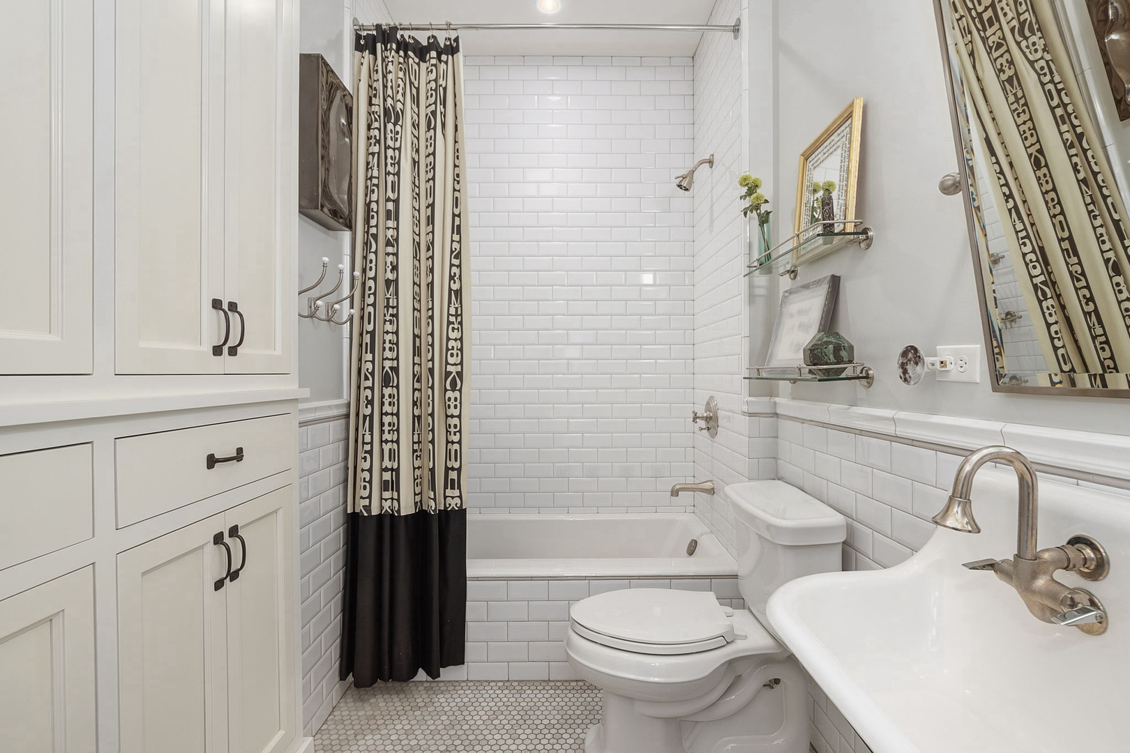 437 W Webster Avenue