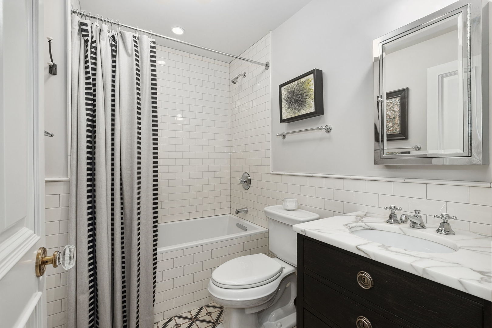 437 W Webster Avenue