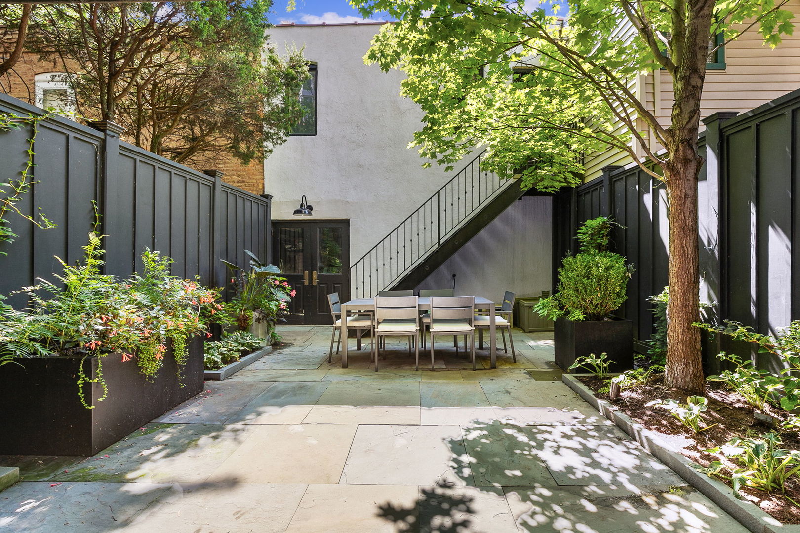 437 W Webster Avenue