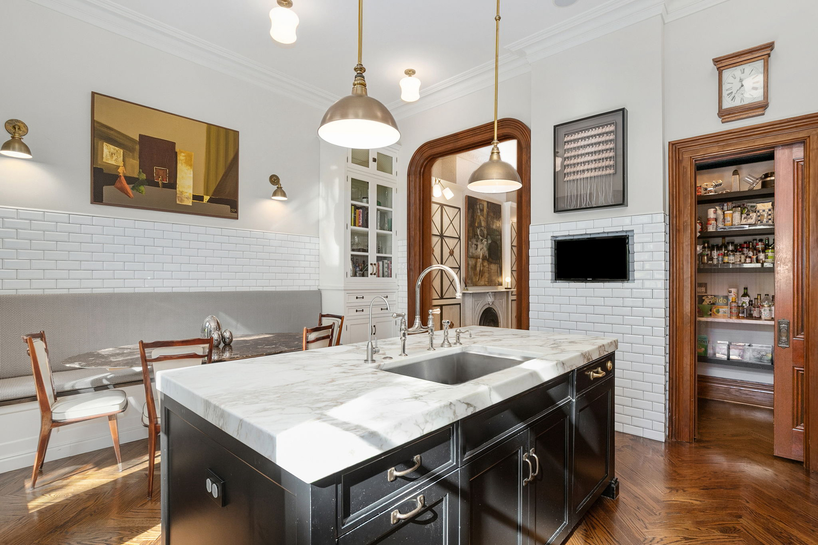 437 W Webster Avenue