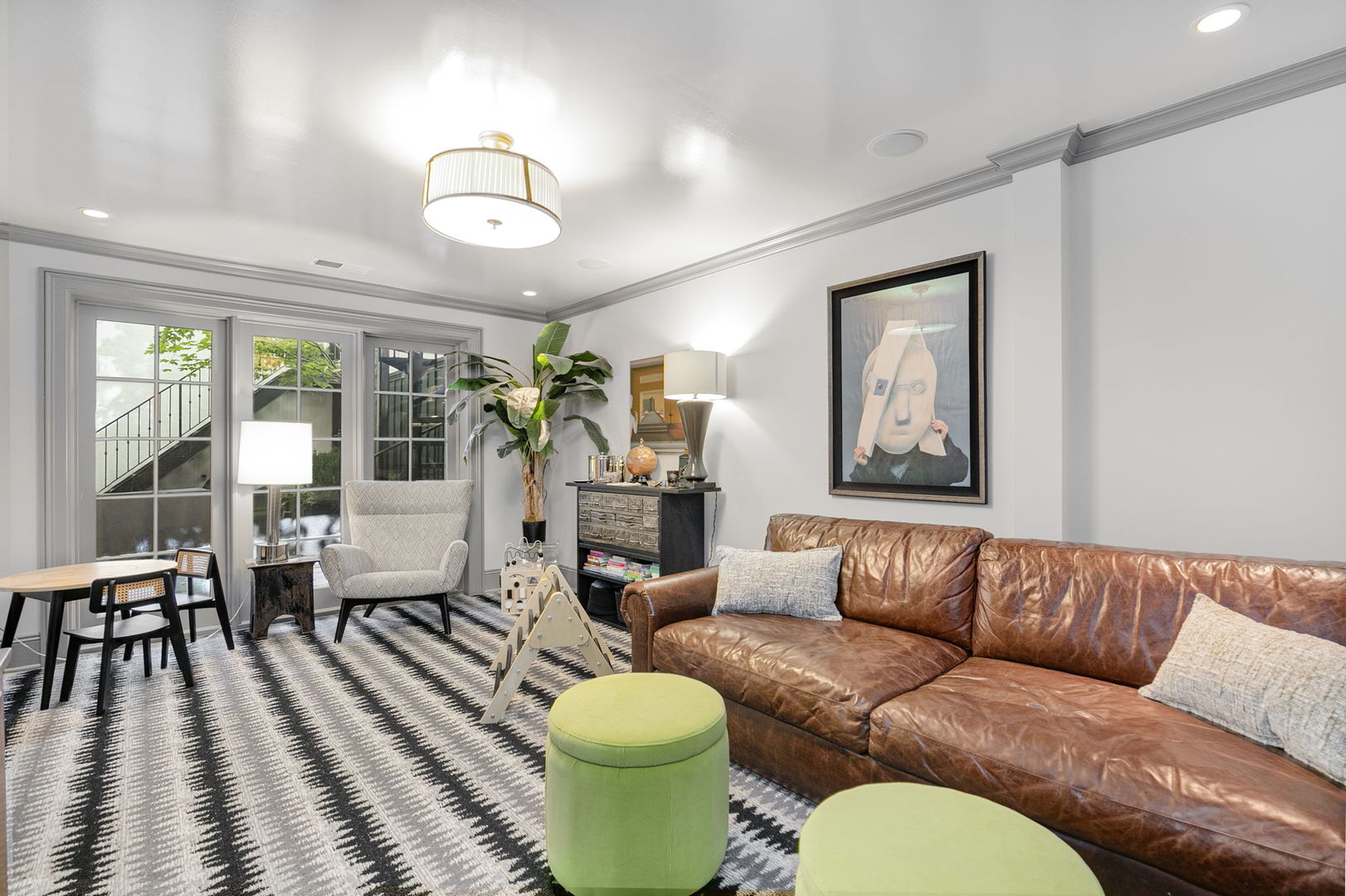 437 W Webster Avenue